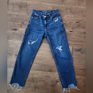 Women's American Eagle distressed mom Jean